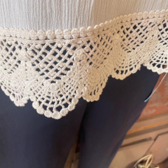 Bobeau cold shoulder shirt. - Picture 3 of 5